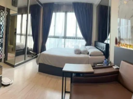 For rent: Ideo Mobi Sukhumvit Eastgate, studio room, very high floor, luxuriously decorated with built-ins throughout the room. You can't miss this op images