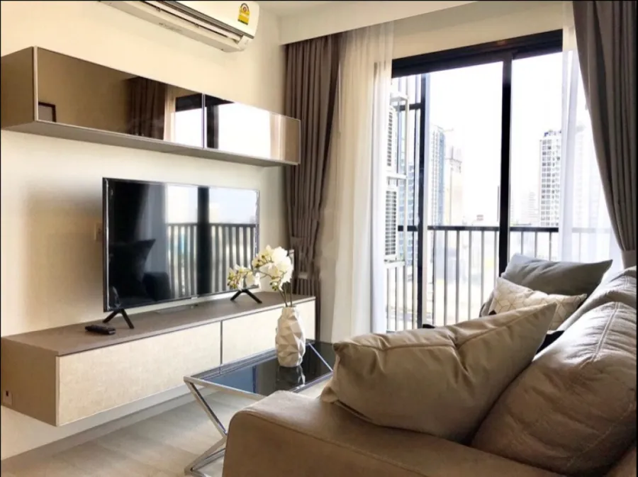 Condo for sale Life Asoke, 16th floor, clear view, cool north wind, beautiful room with furniture.