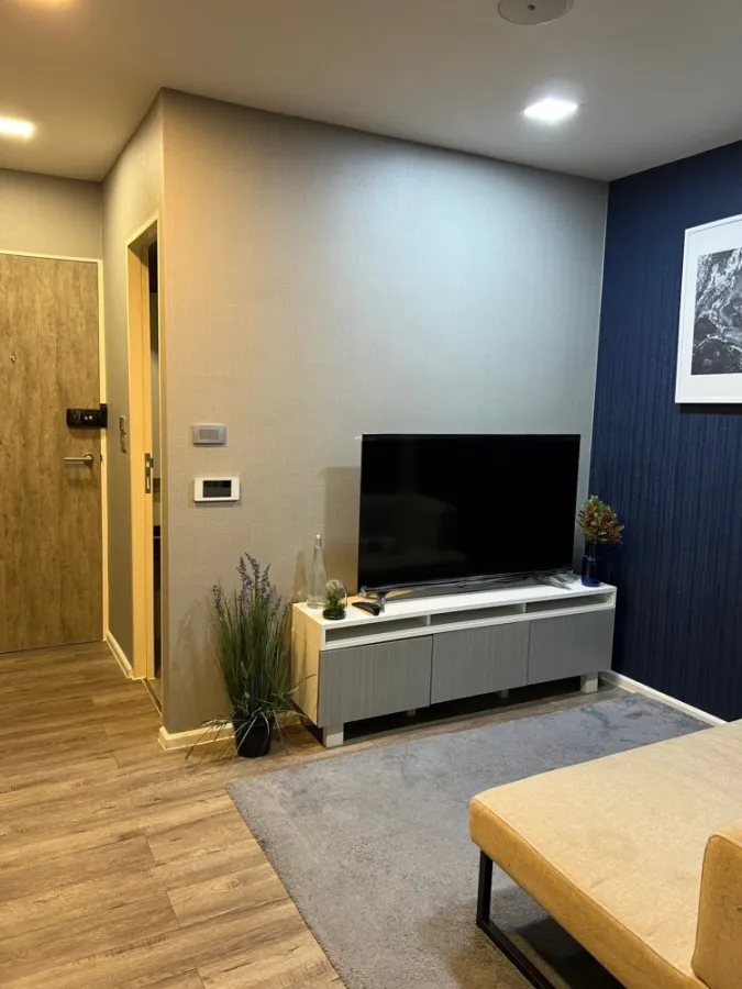 For rent, Modiz Station, beautifully decorated room, nice to sleep, well partitioned. With a large TV Don't miss the series.