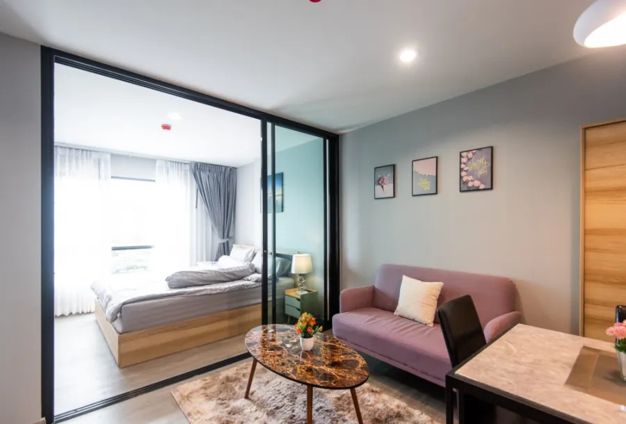 Condo for rent, Reach Phahonyothin 52, wide room, east side, city view, near BTS Green Line, Saphan Mai Station.