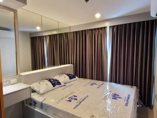 For rent: Regent Home Bangna, high floor, corner unit, beautiful view, fully furnished. Book now!