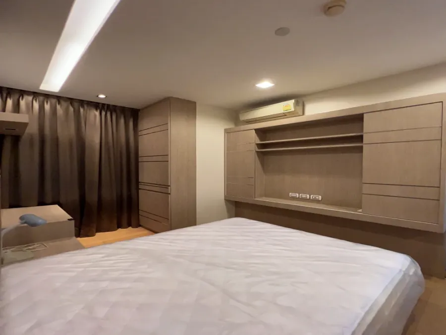 Urgent sale or rent!! Condo Equinox Phahon-Vipha, room number 345/381, good condition room, fully furnished, don't miss it!!