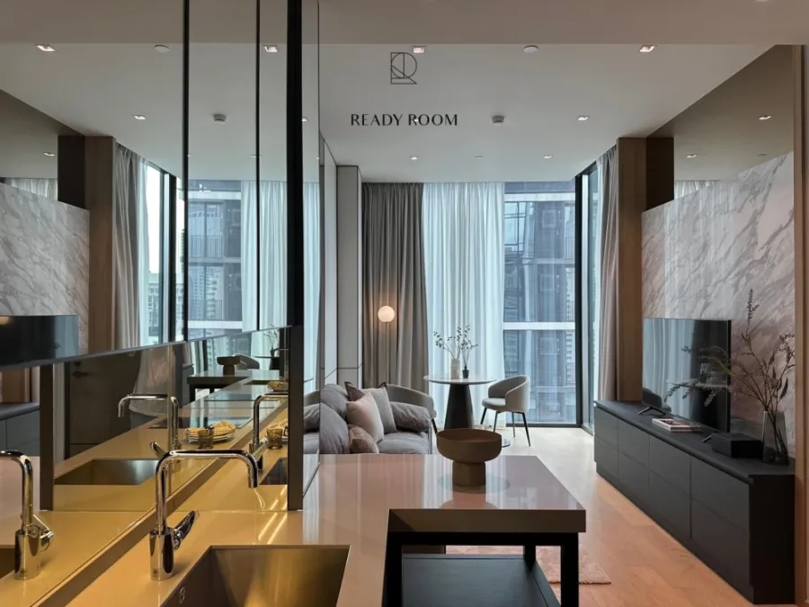 Condo for rent 28 Chidlom, beautifully decorated room. Fully built-in furniture Let me tell you, you definitely shouldn't miss it.