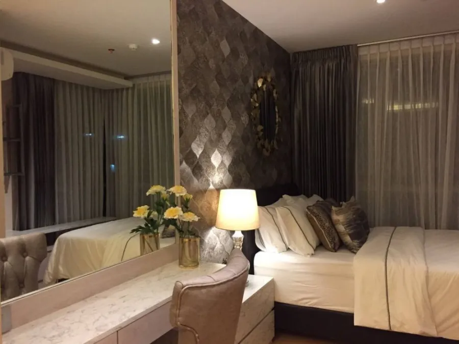 For rent, H Condo, Sukhumvit 43, 7th floor, fully furnished, 2 bedrooms, ready to move in the heart of the city, don't miss it!!