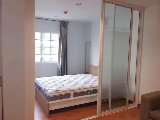 For rent: Tulip Square Om Noi. The room is divided into sections. Complete electrical appliances Thick sofa, very comfortable to sit on. Book now.