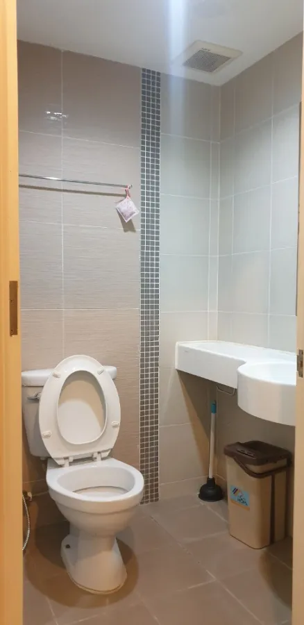 For sale: Lumpini Ville Chaengwattana-Pak Kret, Building B, 8th floor, spacious room, comfortable to live in. Interested in owning it, hurry and reser