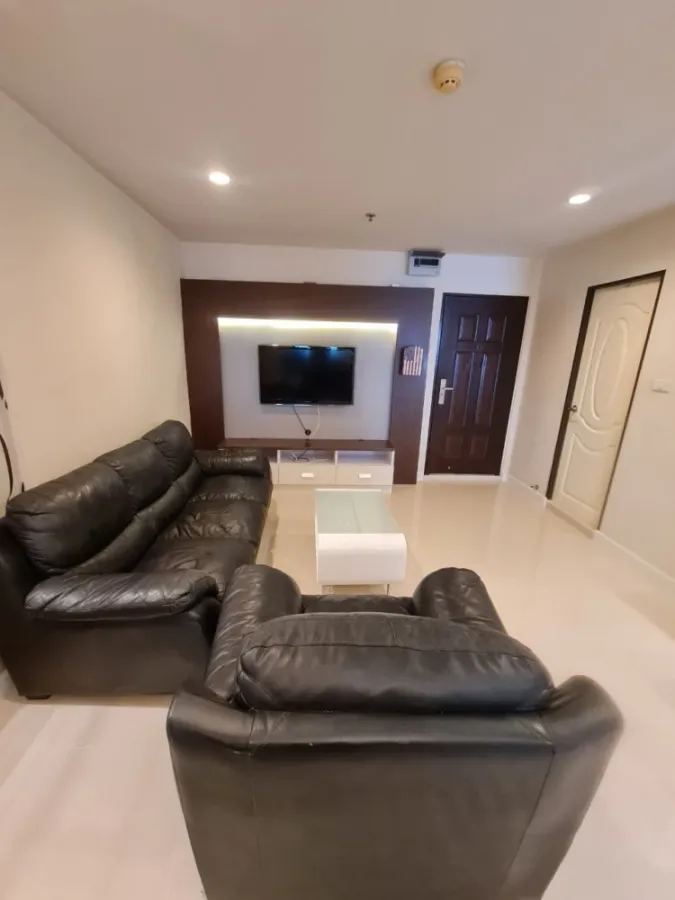 Selling a unit at Sukhumvit Living Town, 8th floor, with a beautiful view and fully furnished. Book now!