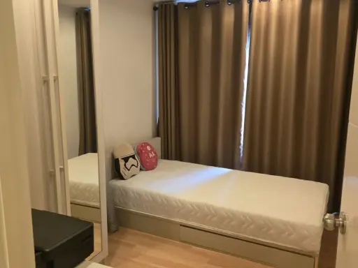 For rent: Vio Khaerai, spacious room, lots of usable space, comes with complete furniture and amenities. Don't miss out on this great deal.
