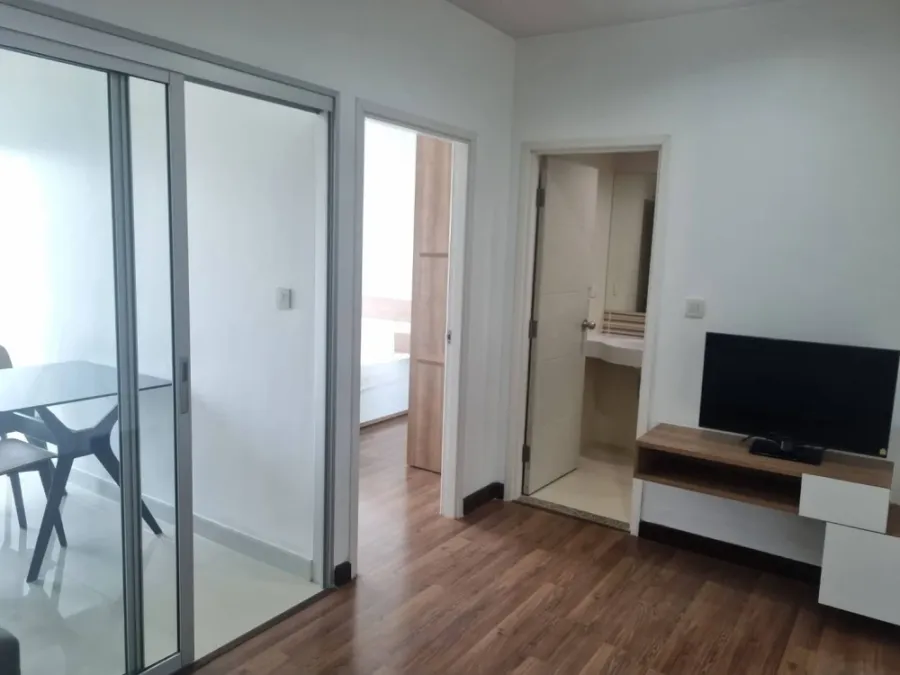 For rent: Centric Tiwanon Station, a nice room with complete amenities at an amazing price. Don't miss out!