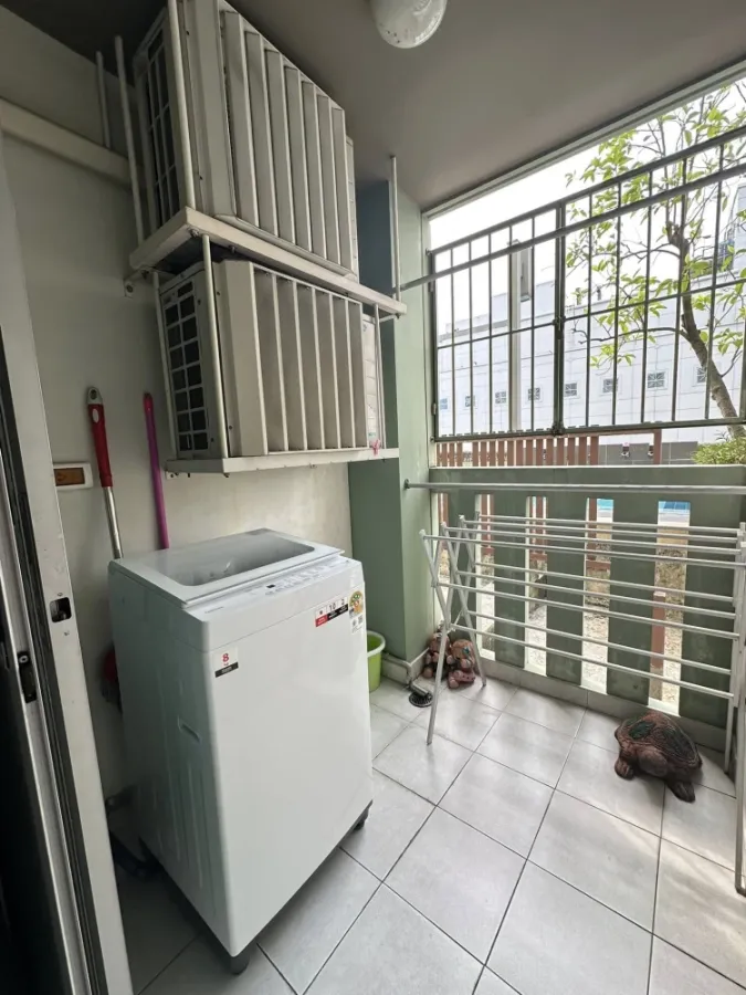 For rent: Lumpini Place Ramintra-Lak Si. Beautiful wallpaper throughout the room, fully furnished. Book now!