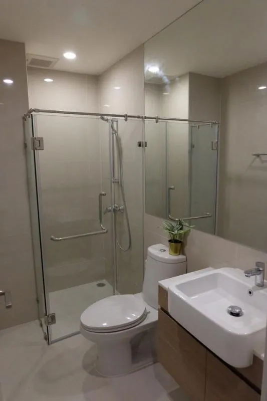 So beautiful, rent now, Noble Revolve Ratchada 2, pool view. There is only one bag, you can move in quickly.