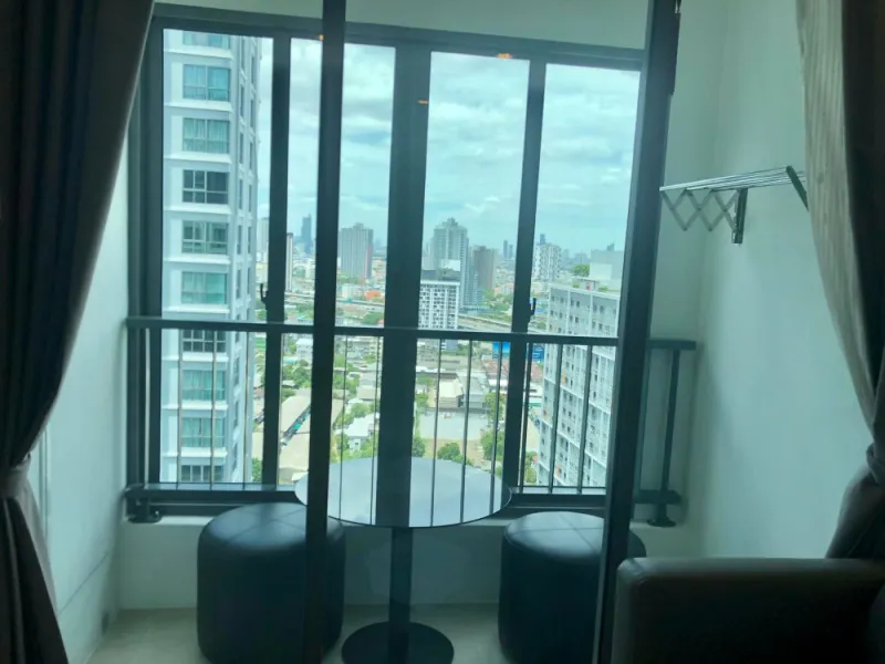 For sale Ideo wutthakat ห้องมุม วิวสระว่ายน้ำ ติอวอลเปเปอร์อย่างดี แถมราคาสุดคุ้ม รีบมาจองด่วนๆ