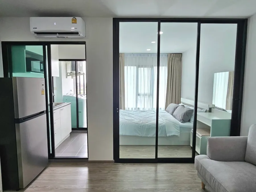 Rye Condo, Sukhumvit 101/1 for rent. The room is partitioned into separate, well-defined zones. Excellent value! Don't miss out!