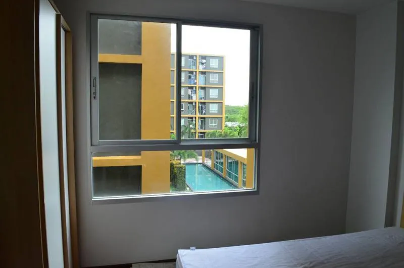 For rent, U @ Huamak Station, beautiful room, fully furnished, super easy to travel, don't wait, hurry and book now.