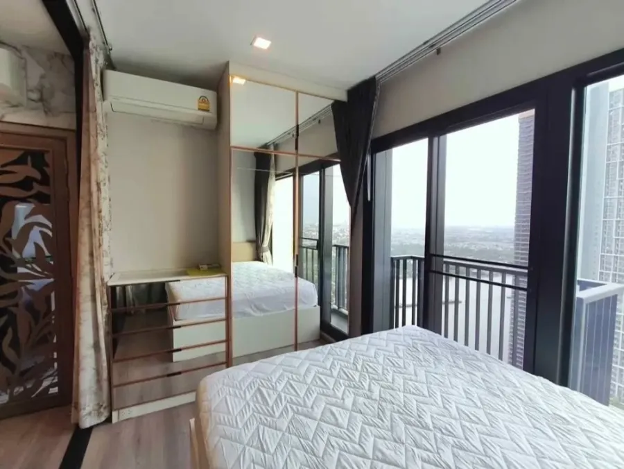 Selling The Politan Rive, 39th floor, North facing. Very high floor, excellent ventilation, cool and comfortable. Book now!