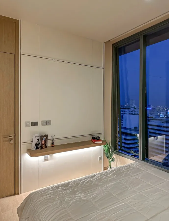 For rent: The Esse Asoke, high floor, spacious area, excellent built-in decoration, very beautiful room number, book now before you miss out.