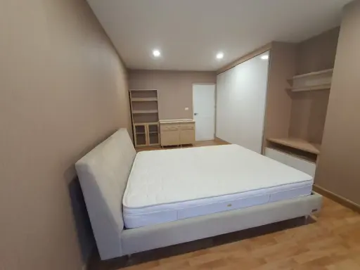 Condo for sale: The Star Ngamwongwan, 1 bedroom, 1 bathroom, ready to move in, good price, just bring your bags.