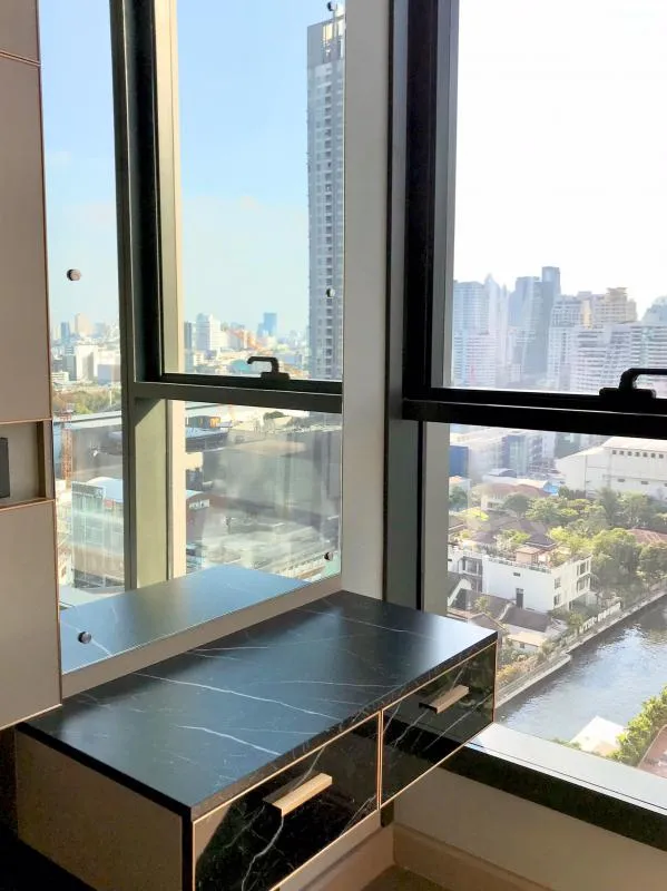 For rent, The Esse at Singha Complex, luxury decorated room, very young child, built-in at every point Don't miss it.