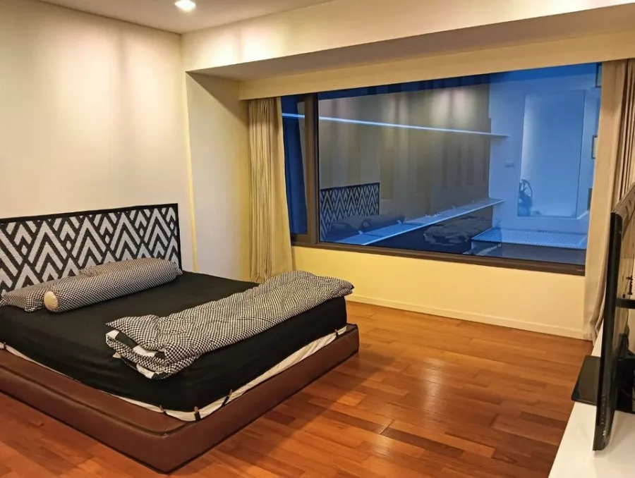 For sale: Amanta Lumpini, 8th floor, Rama IV Road view, large room, plenty of usable space, fully furnished, very worth booking.