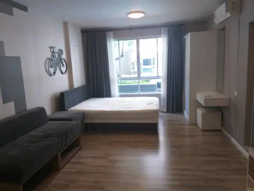 The room is brand new, fresh, hot, the owner is very kind, fully furnished, but the room is clear and comfortable.