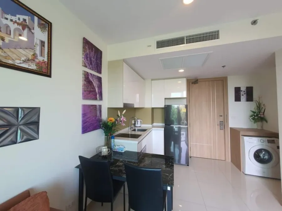 Condo for rent, The Riviera Wongamat Beach (North Pattaya), pool view, beautiful room, ready to move in.