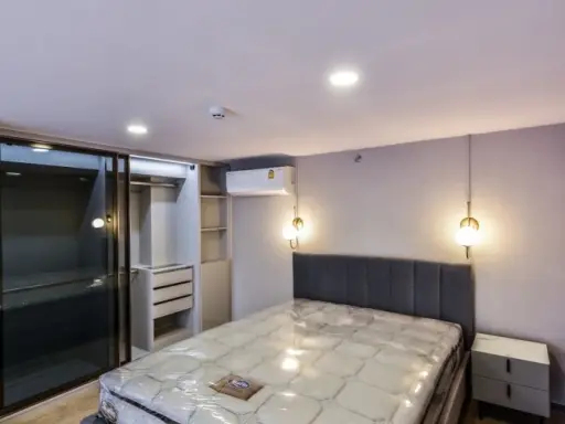 Condo for rent, Soho Bangkok Ratchada, room ready to move in, 19th floor, high view, great price. Book now, don't miss it.