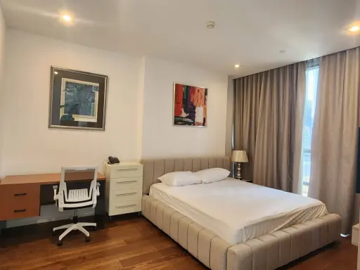 For rent: The Bangkok Sathorn, a nice room with plenty of usable space, good location, convenient transportation, book now!