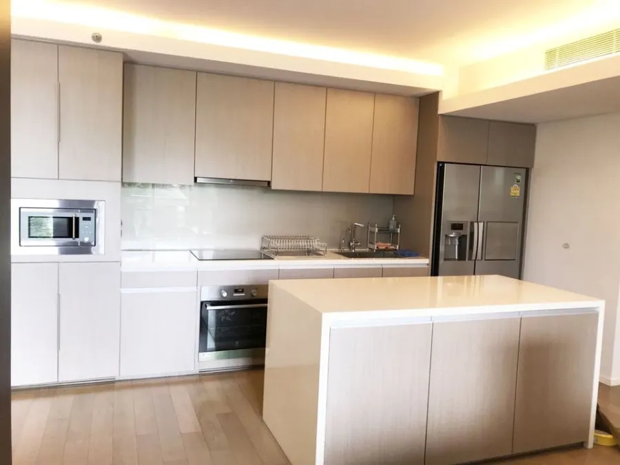 For sale for rent, Sukhumvit 61 mode, room decorated with good style, wide and large, just carry one bag and move in.