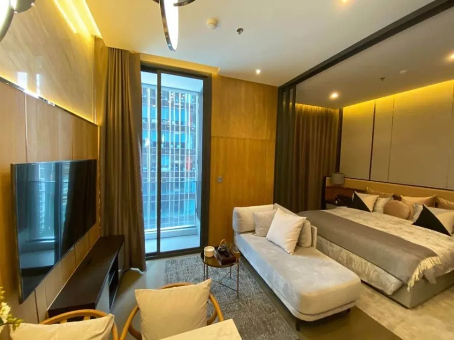 For rent, The Esse at Sigha Complex, very beautiful room, very livable, great built-ins, can't make a reservation like this.