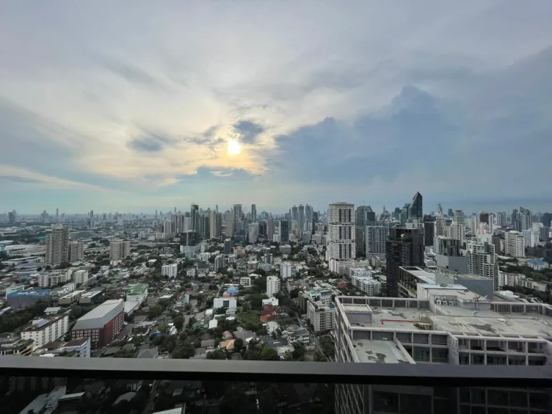 ให้เช่า THE ESSE Sukhumvit 36 ห้องกว้าง ชั้นสูง วิวดีสุดๆ ตกแต่งเรียบหรูน่าอยู่มาก ไม่จองไม่ได้แล้ว