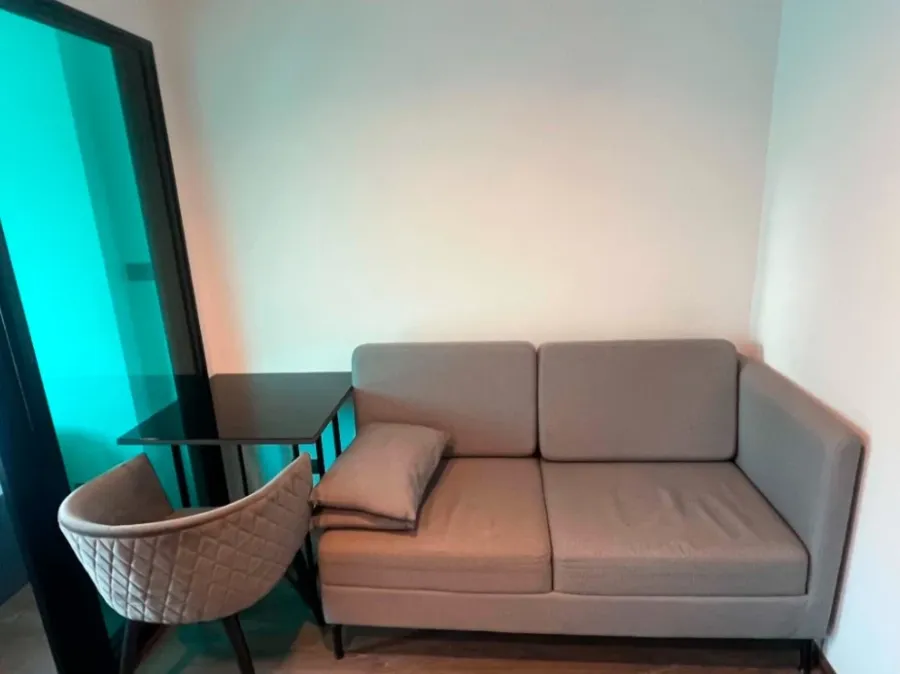 Selling The Excel Ladprao-Sutthisan. The room is fully furnished; just bring your belongings and move in.