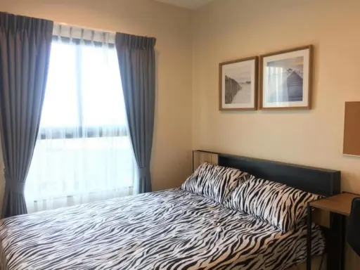 The room is decorated in modern style, very modern. You will definitely be satisfied. Book now at Plum Condo, Central Station for rent.