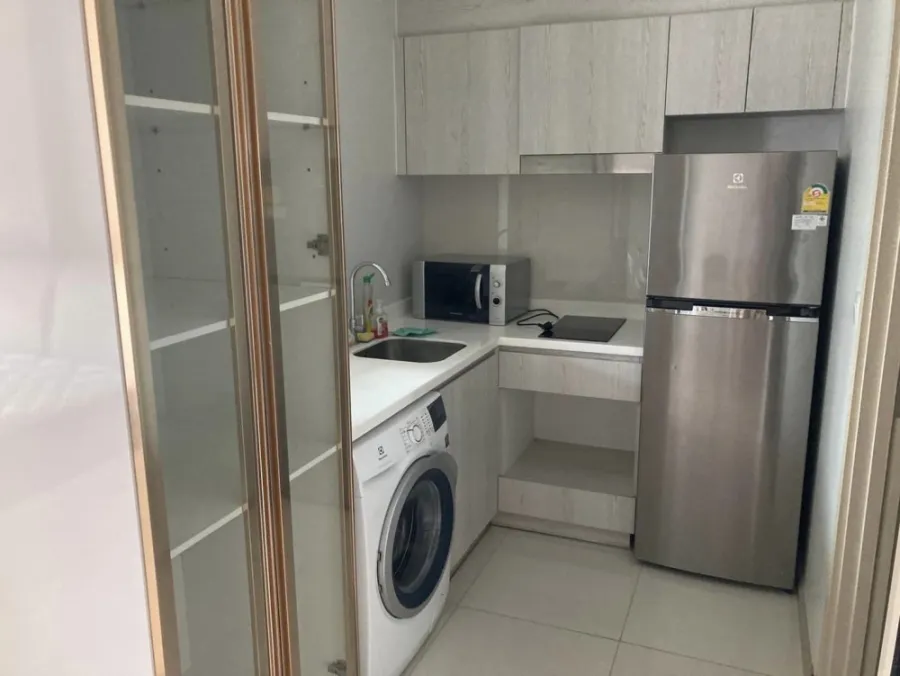 For rent Life one wireless ตกแต่งอย่างครบครัน มี walk-in closet ในตัว รีบมาจองเลยจ้า อย่าพลาด