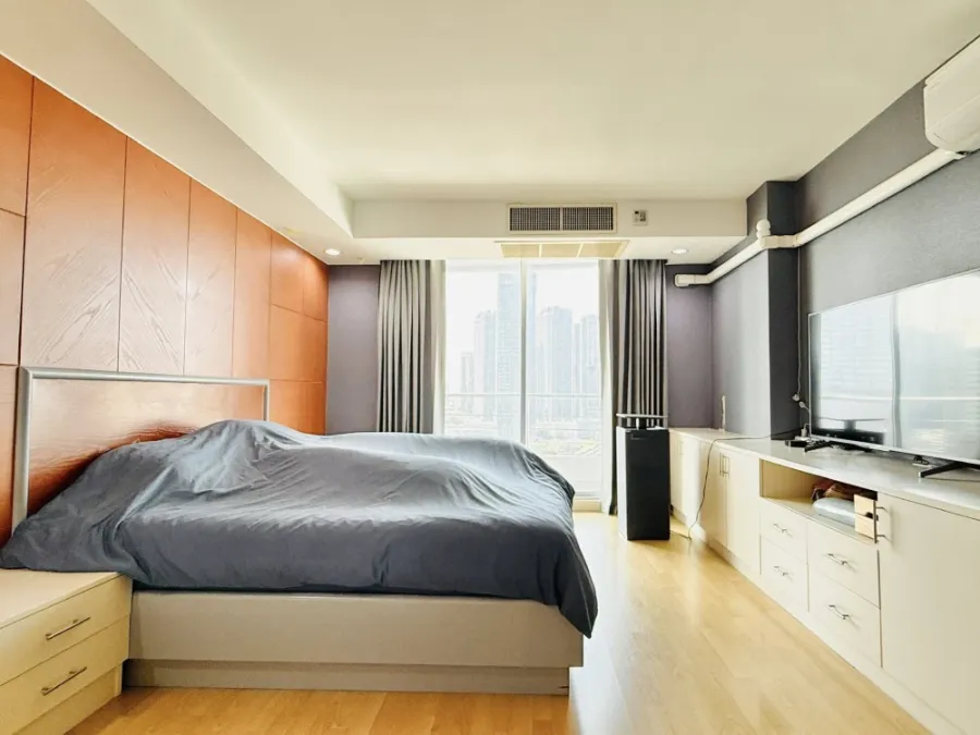 Selling Supalai Park Paholyothin 21, 14th floor, fully furnished, ready to move in. Book now!