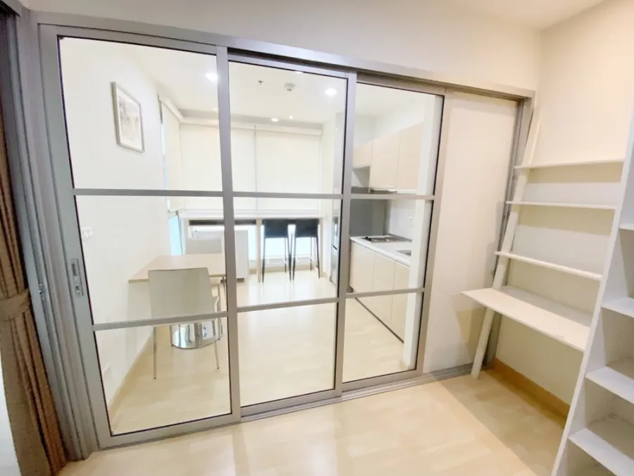 Condo for rent, Rhythm Ratchada, corner room, ready to move in, convenient travel, near MRT Ratchadaphisek.