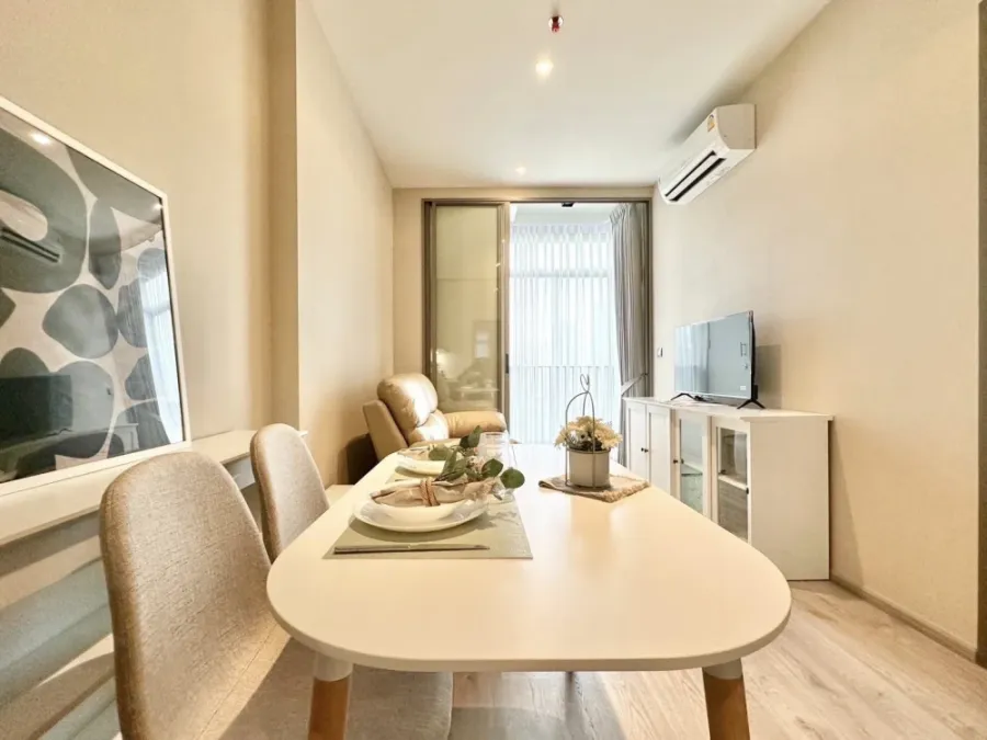 Condo for rent: Rhythm Ekkamai Estate. A lovely room with ample living space. Just bring your belongings and move in. Don't miss out!