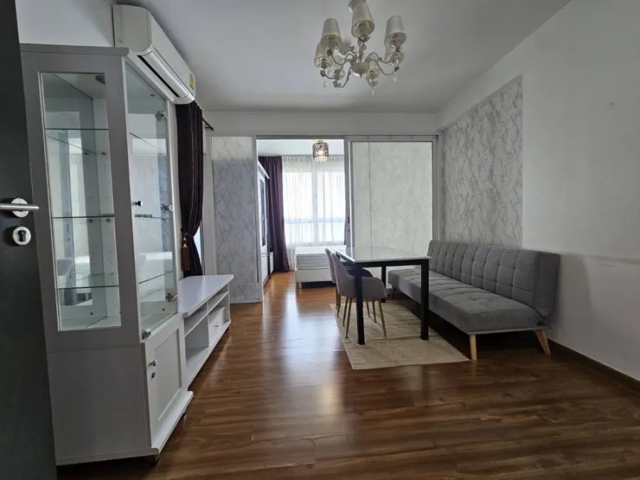 ให้เช่า i-biza Condominium RCA ห้องกว้าง แต่งครบ พร้อมอยู่ สนใจรีบจองเลย ห้ามพลาด