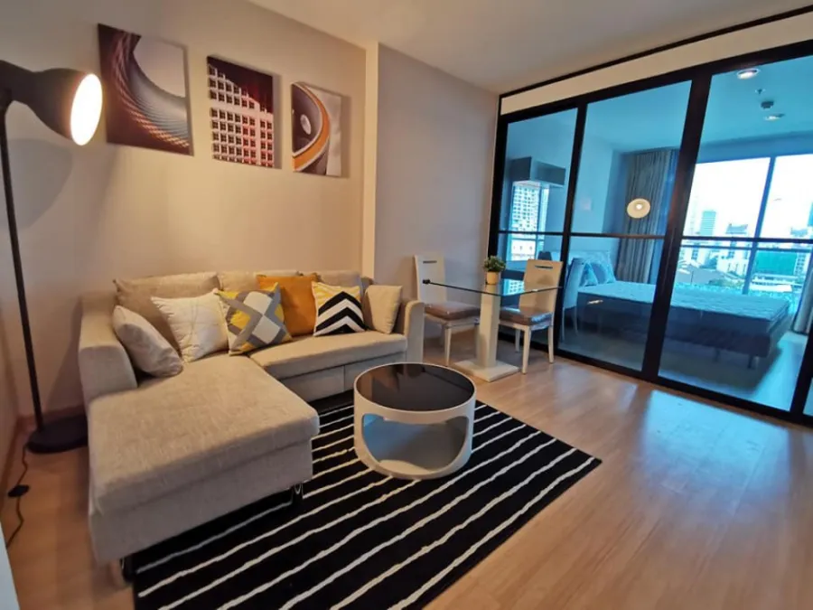 For rent Life @ Ladprao 18, beautiful room. The interior is very wide, fully furnished. Book now, don't miss it.