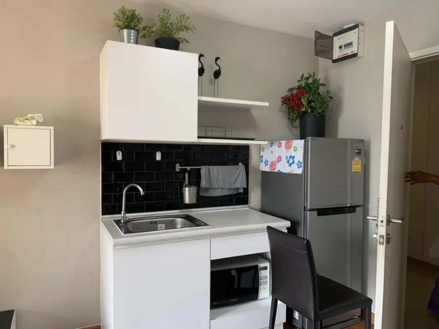 For rent, The Trust Condo Ngamwongwan, 1 bedroom, furniture, complete with electrical appliances. End here.