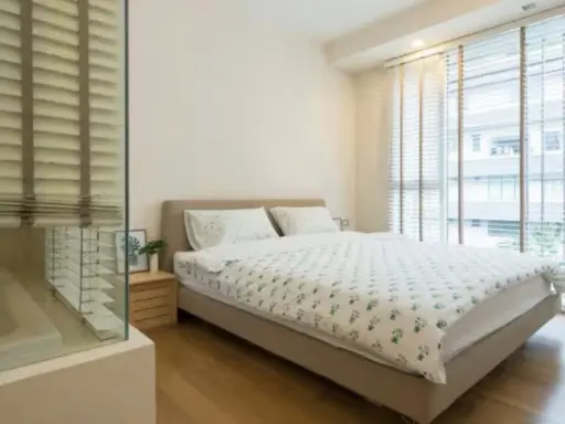 For rent: Via 31, 4th floor. A lovely, fully furnished unit. Book now! (Limited time offer!)