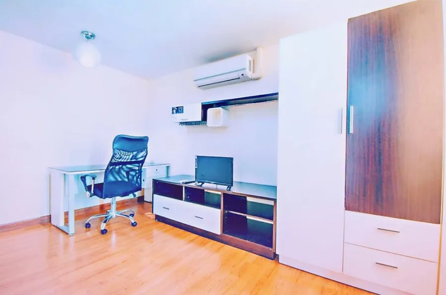 For sale, for rent!! Condo Pratchaya Place, Ratchada-Huai Khwang, 6th floor, corner room, fully furnished, hurry and reserve now!!
