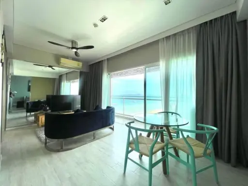 For rent, Veranda Residence Pattaya, high floor, beautiful sea view, spacious room, elegantly decorated, book now.