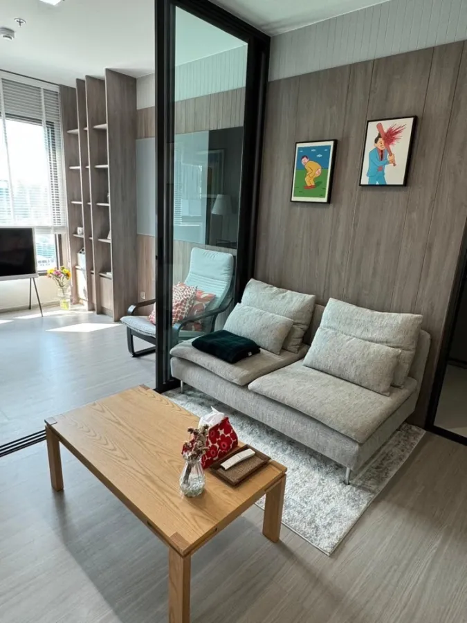 For rent Life Asoke Rama 9, nice room, high floor, good view, great price. If you miss it, you'll be very disappointed. Let me tell you.