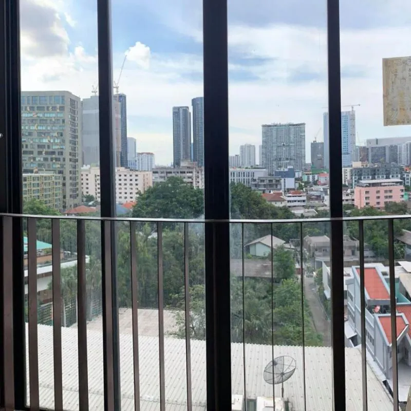 ห้ามพลาด เพิ่งทาสีรีโนเวทใหม่เอี่ยม ยกกระเป๋ามาพร้อมเข้าอยู่ได้เลย เช่าคอนโด ไอดีโอ ลาดพร้าวซอย 5