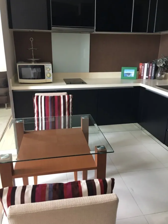 For rent, Eight Thonglor Residences, complete with furniture and electrical appliances. Book now.