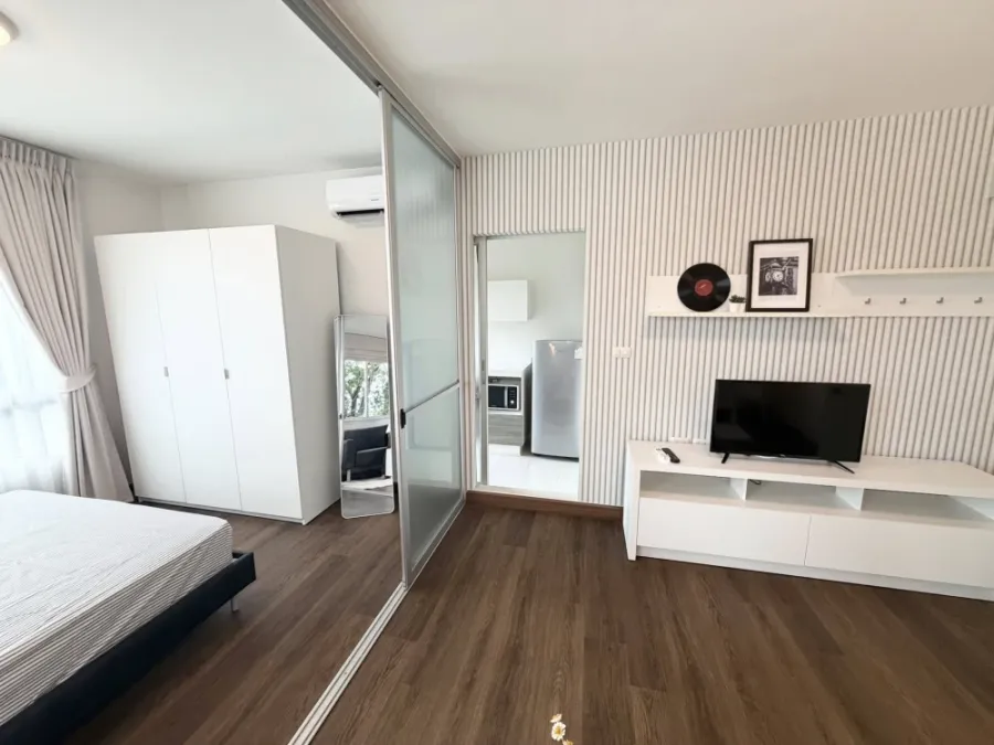 Urgent sale! dcondo Campus Resort Rangsit, a beautifully decorated room with excellent built-in furniture. You can become the owner now.