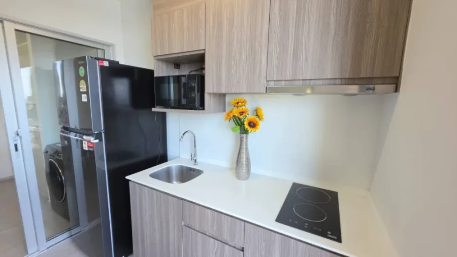 For rent: The Parkland Phetkasem 56, 2 bedrooms, spacious living area, great location, complete amenities. Book now!