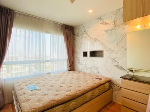 It's a beautiful room to live in. well decorated Very elegant stone-patterned wall at Lumpini Park Petchkasem 98 for rent.