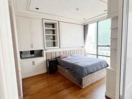 For rent: The Bangkok Sathorn, beautiful room, fully furnished, spacious, comfortable, reserve now, don't miss out!