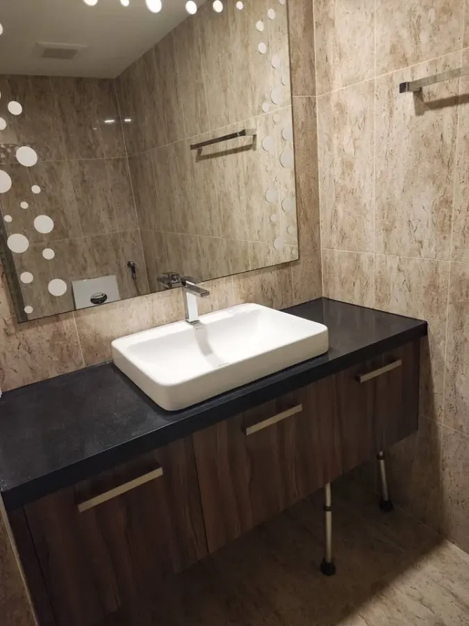 For rent: Grand Avenue Residence (Central Pattaya), room on the 1st floor with direct access to the swimming pool, very spacious area, interested in b
